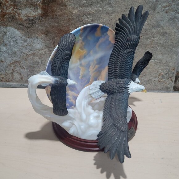 Bradford Exchange Decorative 3D Plate Flying Eagle Figurine On Wings of Faith Be - Picture 6 of 13